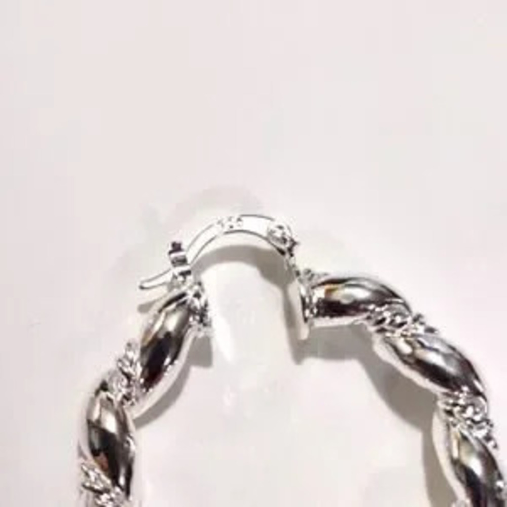 Gift Wrap Wreath Earrings Hoop S925 Sterling Silver Christmas Birthday Present - Picture 4 of 5